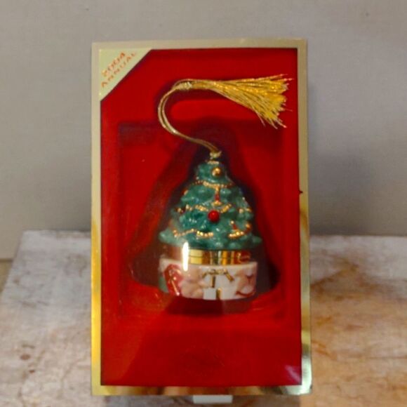 Vintage 2004 Lenox Christmas Tree Ornament * Flaw *. Ch2 - Picture 1 of 4